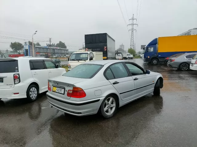 BMW 3 Series 320 1, avtobaza.tj