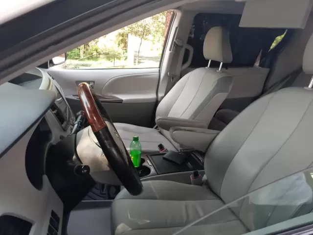 Toyota Sienna, 2013 1, avtobaza.tj
