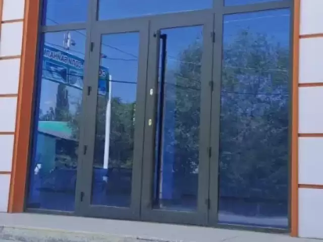 Устои дару тирезаи пластики ва алюмини 1, farmo.tj