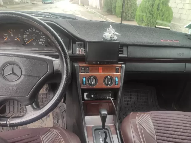 Mercedes-Benz W124 1, avtobaza.tj