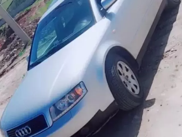 Audi A4 1, avtobaza.tj