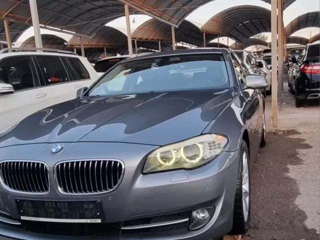 BMW 5 Series 520, 2011 1, avtobaza.tj