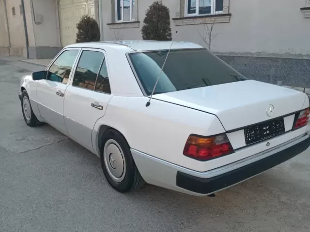 Mercedes-Benz W124, 1993 1, avtobaza.tj