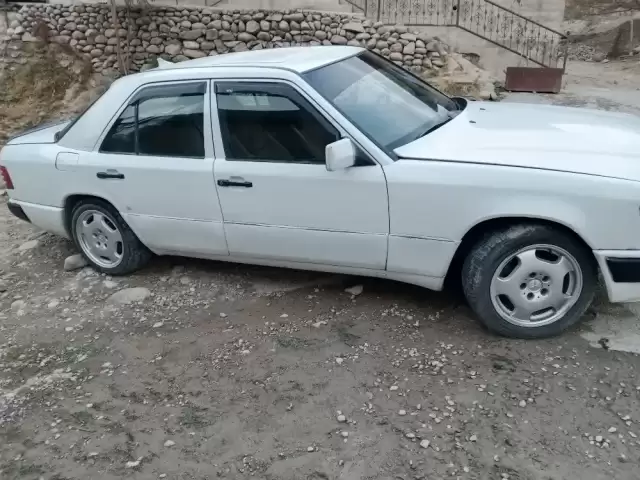 Mercedes-Benz W124, 1990 1, avtobaza.tj