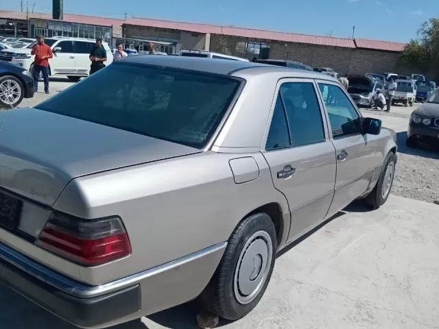 Mercedes-Benz W124 1, avtobaza.tj