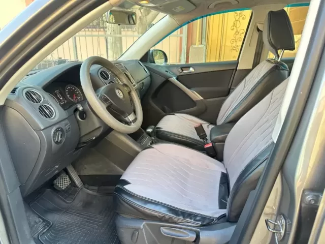 Volkswagen Tiguan, 2010 1, avtobaza.tj