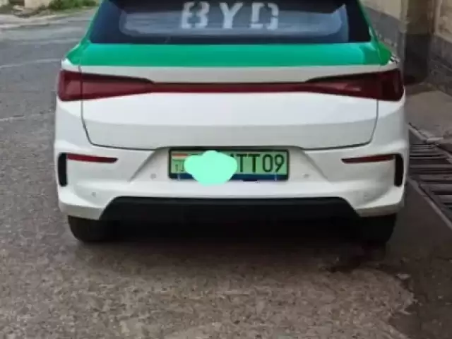 BYD E2, 2023 1, avtobaza.tj