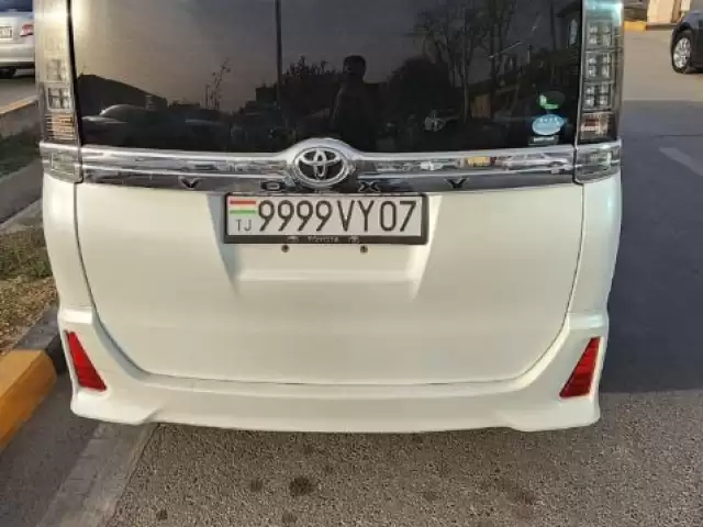 Toyota Voxy, 2014 1, avtobaza.tj