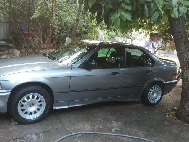 BMW 3 Series 320 1, avtobaza.tj