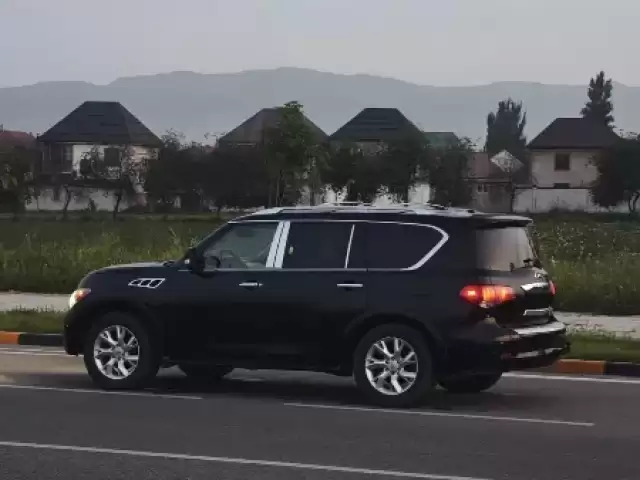 Infiniti QX56, 2010 1, avtobaza.tj