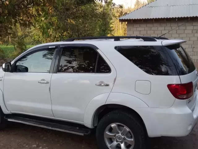 Toyota Fortuner 1, avtobaza.tj