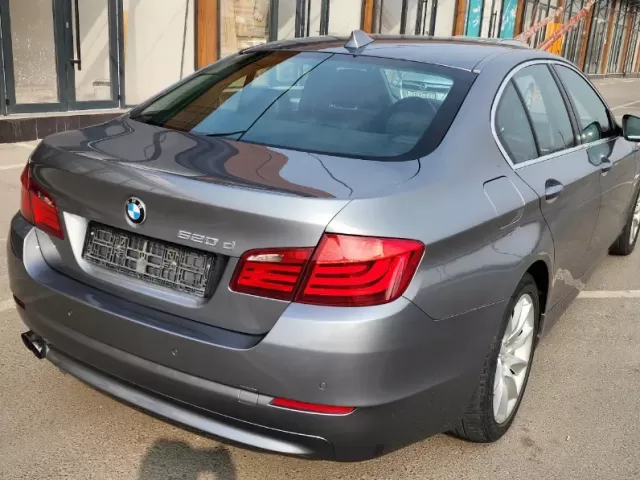 BMW 5 Series 520, 2011 1, avtobaza.tj