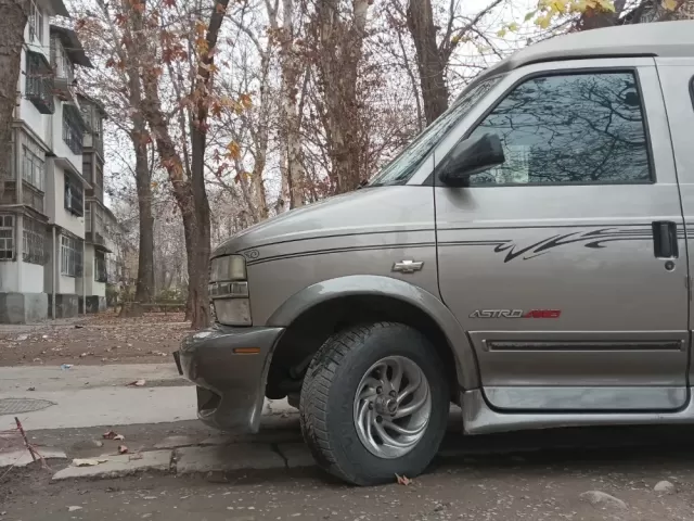 Chevrolet Astro 1, avtobaza.tj