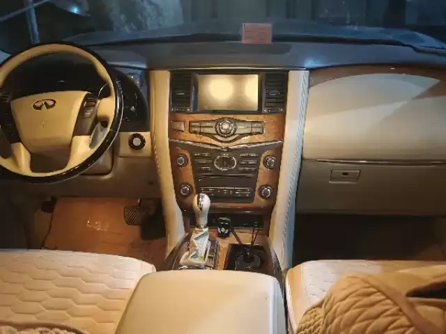 Infiniti QX56, 2010 1, avtobaza.tj