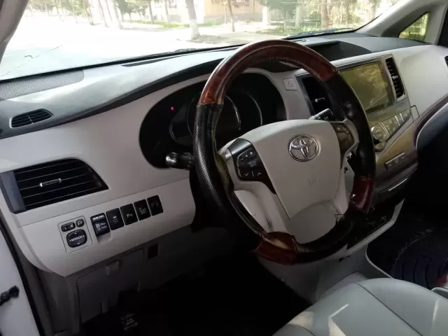 Toyota Sienna, 2013 1, avtobaza.tj