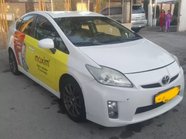 Toyota Prius 1, avtobaza.tj