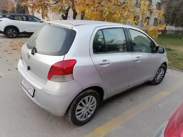 Toyota Vitz, 2010 1, avtobaza.tj