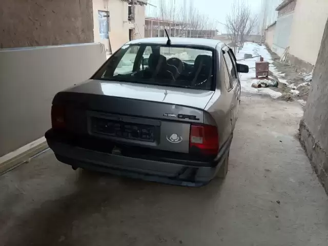 Opel Vectra A, 1992 1, avtobaza.tj Opel Vectra A, 1992 1, avtobaza.tj