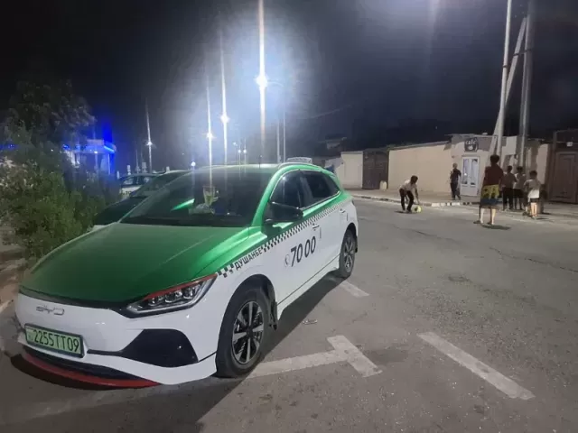 BYD E2, 2024 1, avtobaza.tj