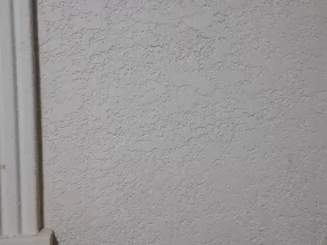 Краска кардани Дарвозахо и решоткахо 1, farmo.tj