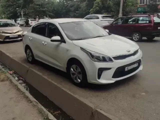 Kia Rio, 2019 1, avtobaza.tj