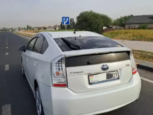 Toyota Prius 1, avtobaza.tj