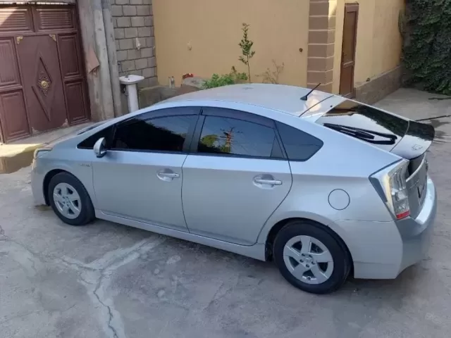 Toyota Prius 1, avtobaza.tj