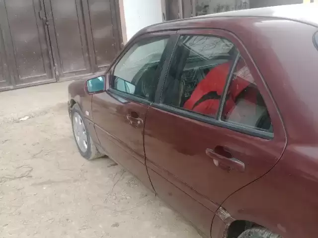 Mercedes-Benz W201, 1993 1, avtobaza.tj