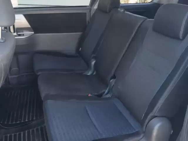 Toyota Voxy, 2009 1, avtobaza.tj