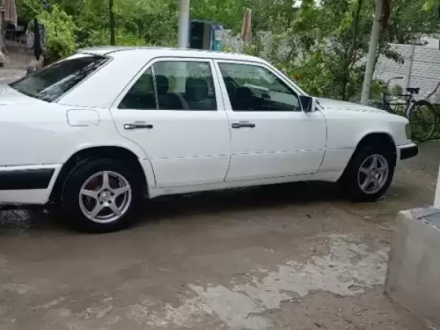 Mercedes-Benz W124, 1992 1, avtobaza.tj