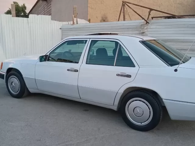 Mercedes-Benz W124, 1992 1, avtobaza.tj
