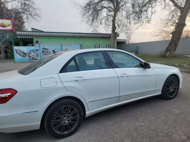 Mercedes-Benz E class, 2010 1, avtobaza.tj