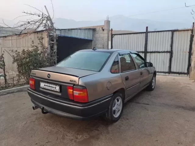 Opel Vectra A 1, avtobaza.tj