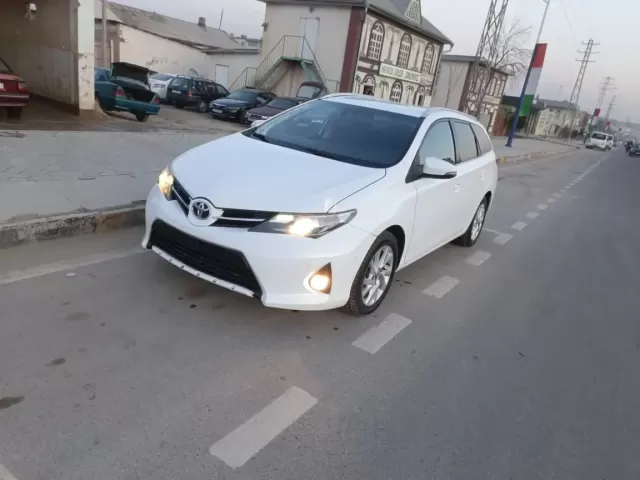 Toyota Auris, 2014 1, avtobaza.tj