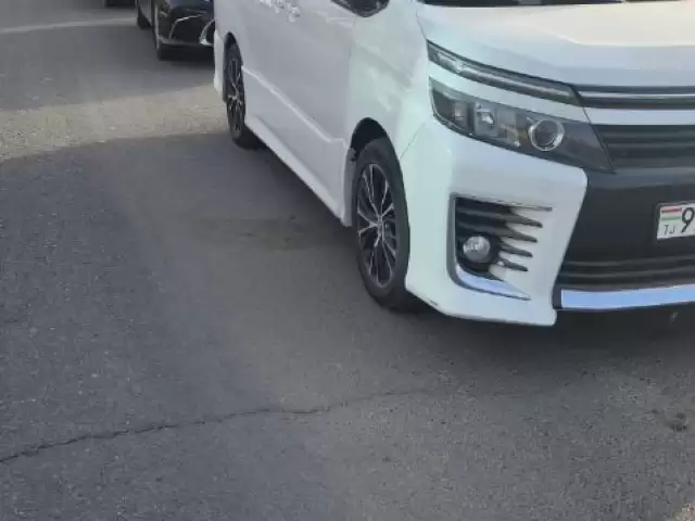 Toyota Voxy, 2014 1, avtobaza.tj