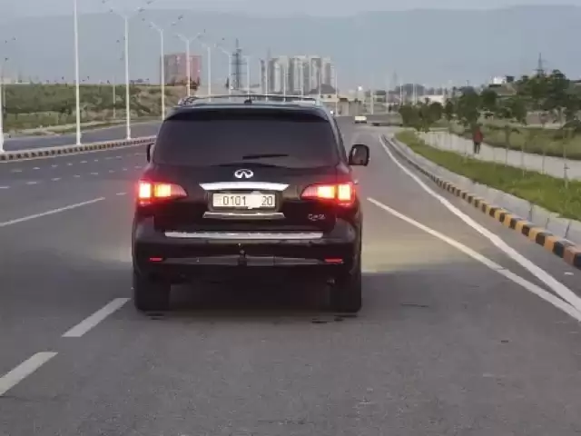 Infiniti QX56, 2010 1, avtobaza.tj