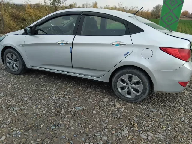 Hyundai Solaris 1, avtobaza.tj