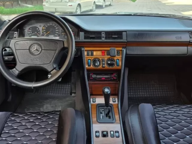 Mercedes-Benz W124, 1995 1, avtobaza.tj