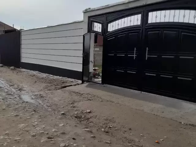 Краска кардани Дарвозахо и решоткахо 1, farmo.tj