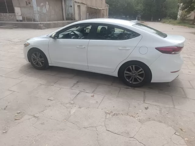 Hyundai Elantra 1, avtobaza.tj