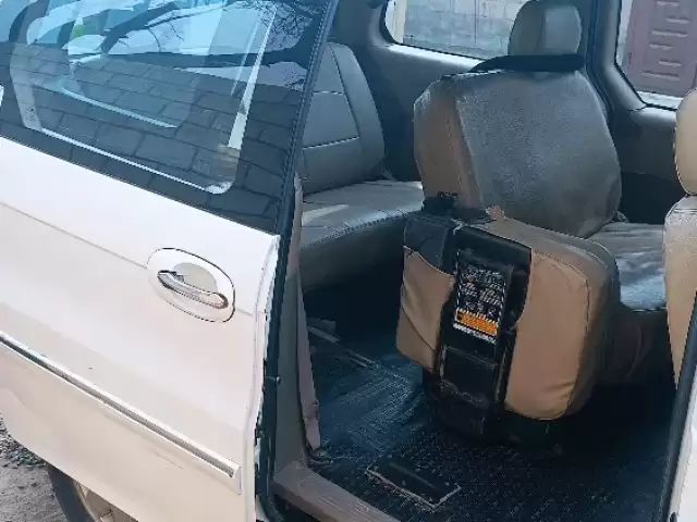 Kia Carnival, 2001 1, avtobaza.tj