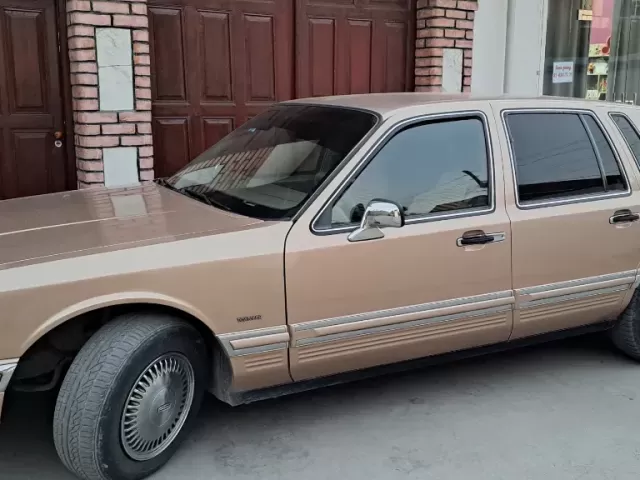 Lincoln Town Car 1, avtobaza.tj