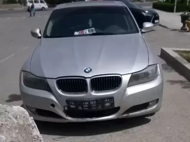 BMW 3 Series 320, 2010 1, avtobaza.tj