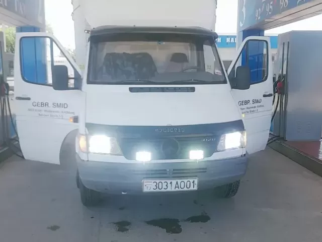 Грузовики Mercedes-Benz 1, avtobaza.tj