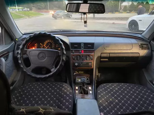 Mercedes-Benz E class, 1994 1, avtobaza.tj