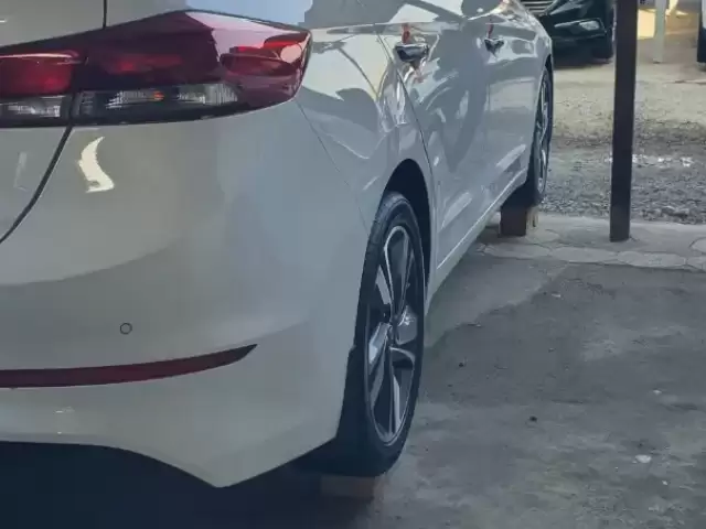 Hyundai Avante, 2015 1, avtobaza.tj