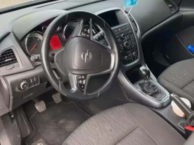 Opel Astra J, 2016 1, avtobaza.tj