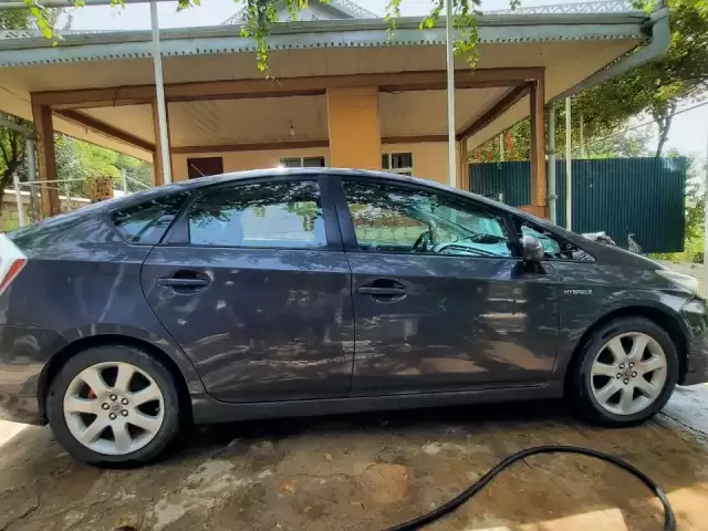 Toyota Prius, 2011 1, avtobaza.tj