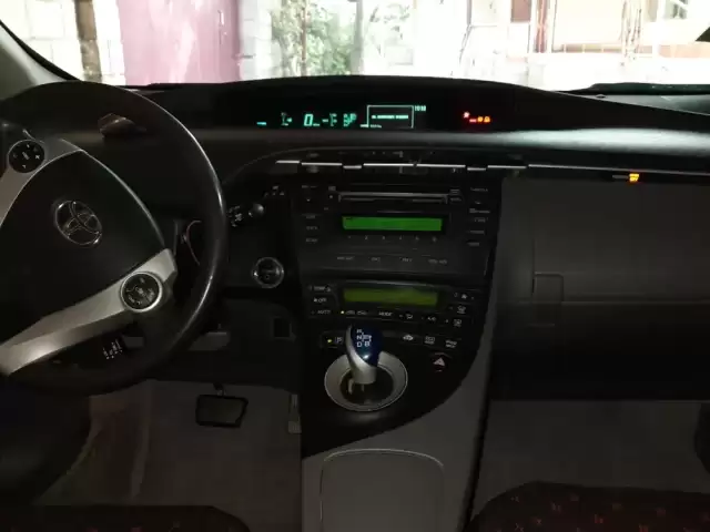 Toyota Prius, 2011 1, avtobaza.tj