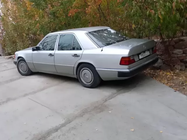 Mercedes-Benz W124, 1990 1, avtobaza.tj